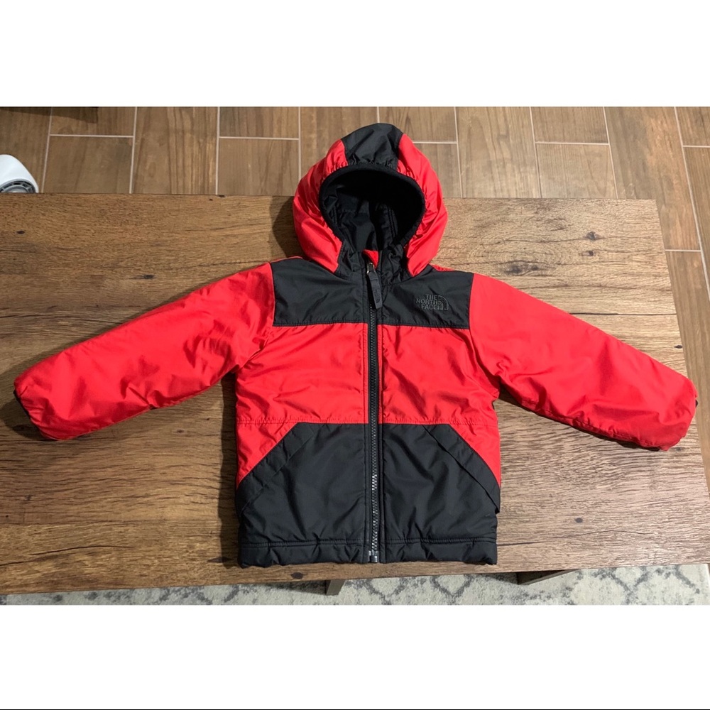 2T The North Face Puffer Jacket